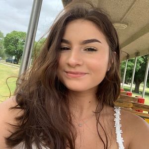 Meet your Posher, Laraina